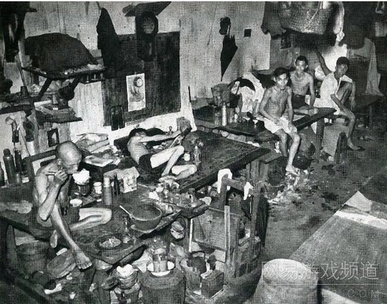 那些令人震惊历史照片：1941年，位于新加坡的一个鸦片窟