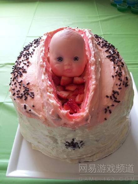 用蛋糕模拟婴儿的出生……堪比黑暗料理！如果蛋糕都长这个样子，肯定会有很多瘦子。看到最后一个，我要哭惹（5）