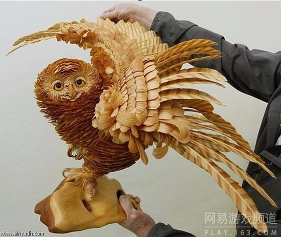 这样的木雕艺术太栩栩如生了。俄罗斯一位艺术家用木材做雕塑，将动物们塑造得太具有真实感了。（5）