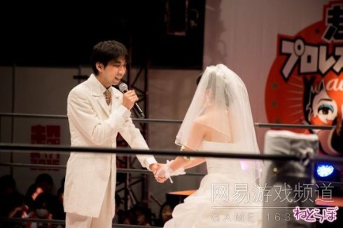 一对阿宅新婚夫妇选择在Niconico超会议上完成他们的结婚典礼，誓与ACG文化混一辈子了（4）