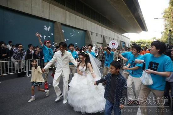 一对阿宅新婚夫妇选择在Niconico超会议上完成他们的结婚典礼，誓与ACG文化混一辈子了（2）