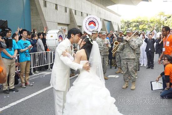 一对阿宅新婚夫妇选择在Niconico超会议上完成他们的结婚典礼，誓与ACG文化混一辈子了（3）