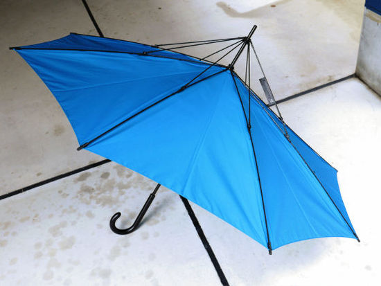 一件引人注目的雨天工具，撑这样的伞出去会被人搭讪吗？（7）