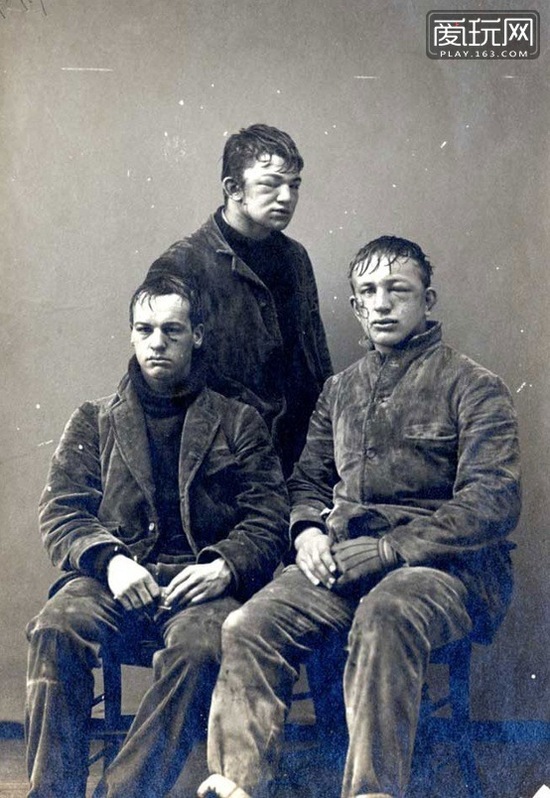 2、图为1893年纽约西点军校的“枕头大战”伤者照