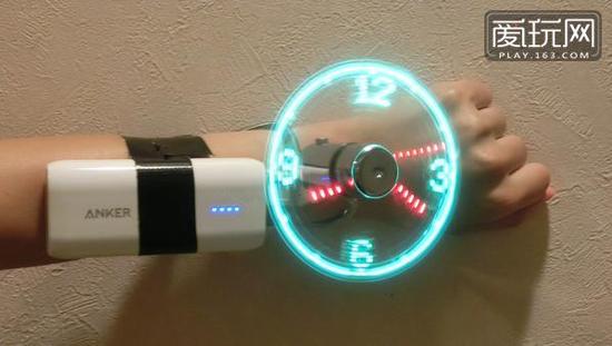 又发现一项装逼神器：带时钟功能的电风扇，有“腕表”和“插电脑USB接口的小风扇”，通电之后感觉激发了某种厉害的次元光线（2）