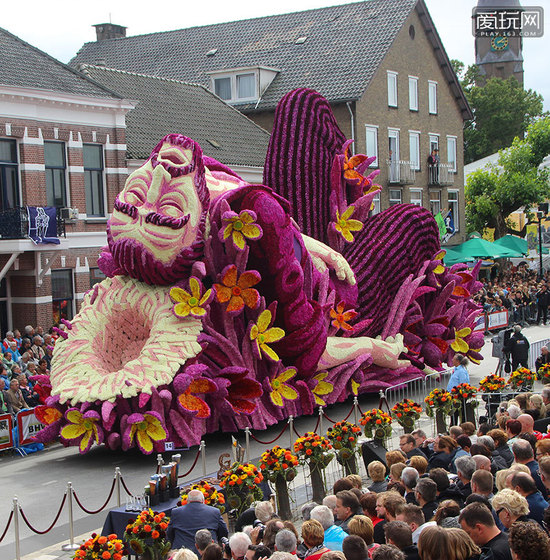 荷兰的花车游行，用鲜花做成的那些熟悉形象（1）
