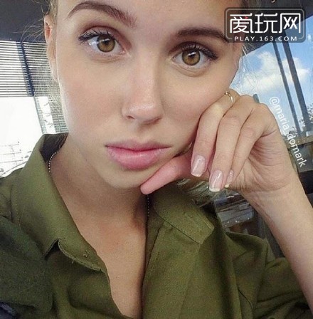 欣赏一下最近火爆全球的以色列女兵，身材超火辣，脸蛋超漂亮，曾是位模特。（2）