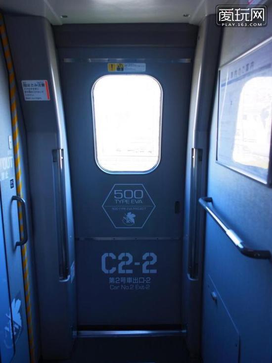 《新世纪福音战士(EVA)》二十周年之际，日本的EVA新干线将在11月开展首此旅程，目前高铁内外部已曝光，驾驶舱简直不能再赞，感觉就像是在驾驶初号机。（3）