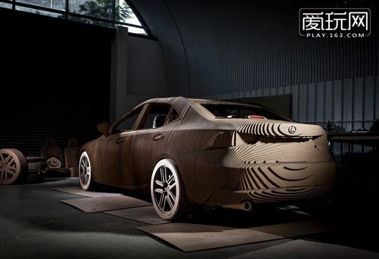 日本工人向雷克萨斯致敬，用纸板做了一个超霸气的驱动汽车模型，细节都做得超精细。（3）