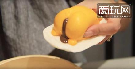 日本懒蛋蛋在香港的主题餐厅DIM SUM ICON推出的懒蛋蛋巧克力奶黃包，这画面实在美得我不敢看（5）