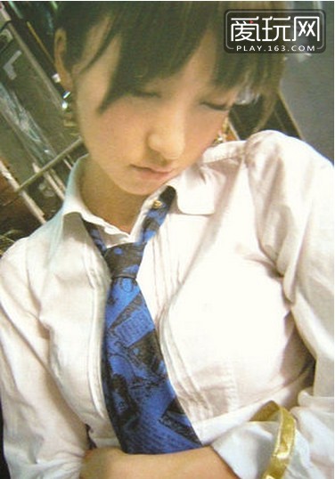 偶像最想抹去的黑历史之一：寝颜。看多了AKB48光线靓丽的一面，看看她们睡觉时的样子，感觉是在进行一场冒险经历。（18）：筱田麻里子